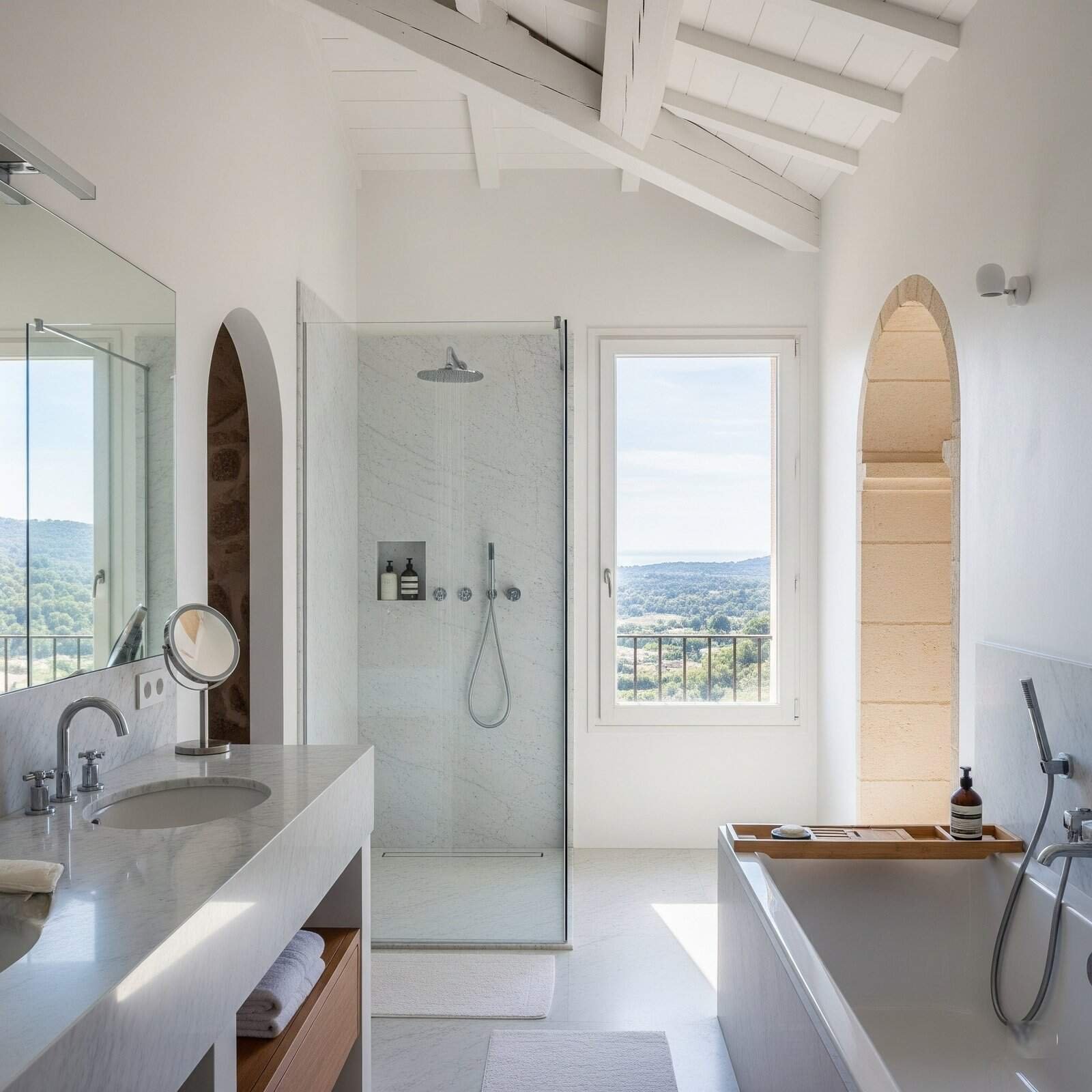 Douche italienne en faïence claire, paroi vitrée, robinetterie encastrée — pose carrelage étanche & finitions soignées